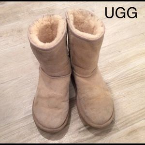 Kids SHORT UGGS Sz W4 light Sand
